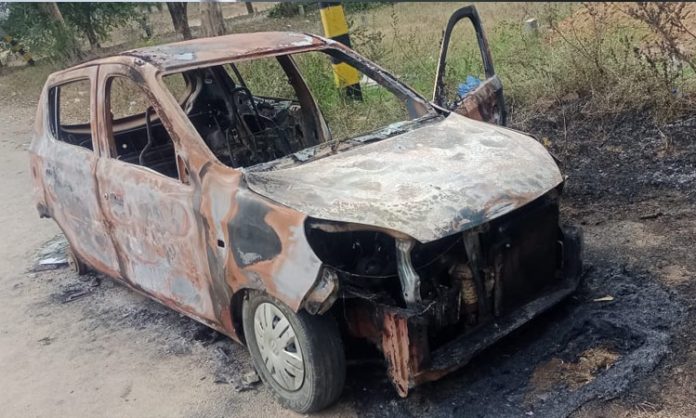 Thieves burnt the car parked in front of the house