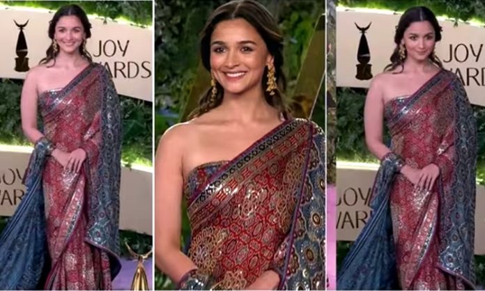 Alia Bhatt's Red Carpet Look in Ajrakh Printed Saree