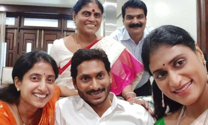 Sharmila meet with jagan mohan reddy