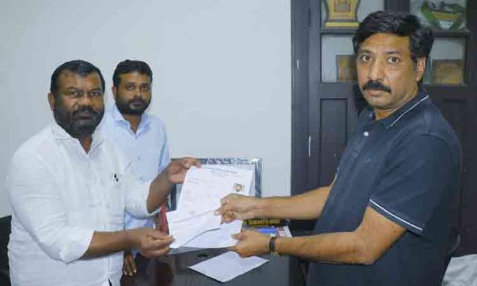 Gajjala Kantam application for Peddapalli MP candidature