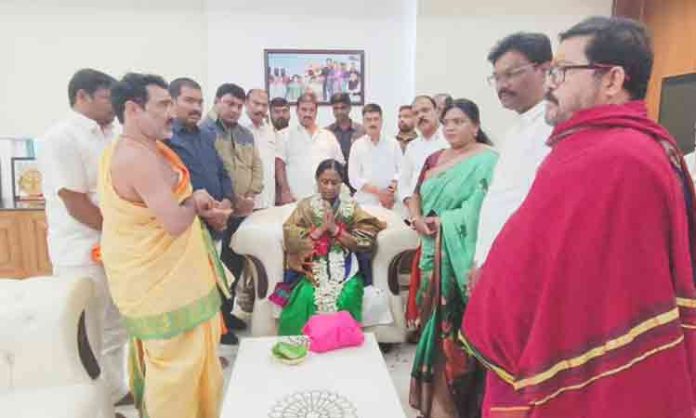 Karmanghat Anjaneya Swamy Trust board members meeting with Konda Surekha