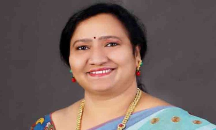 G. Nirmala as the state president of Telangana Employees Association