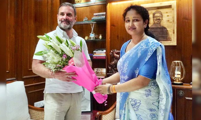 Rahul Gandhi met Hemant Soren's wife