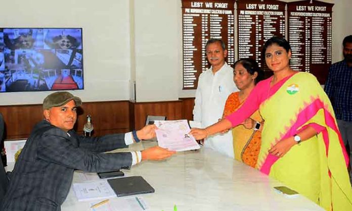 YS Sharmila files nomination