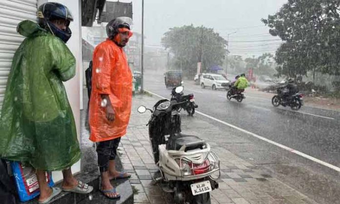 Cloudburst in Kochi: Several areas flooded as heavy rains lash city