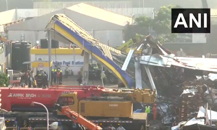 hoarding collapse in Mumbai's Ghatkopar