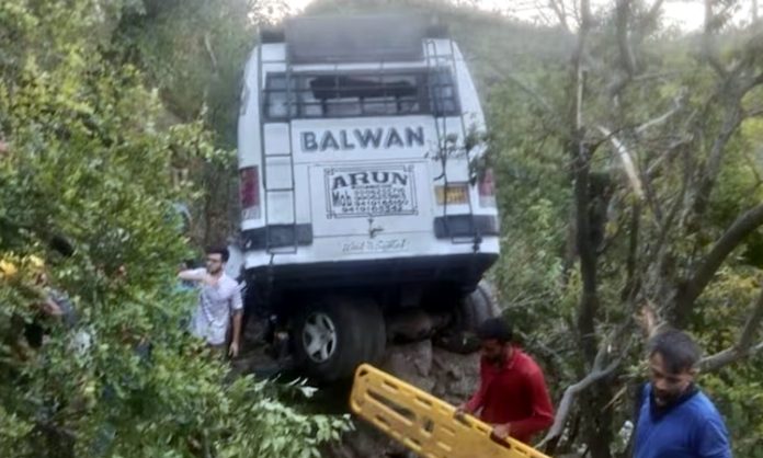 10 people died when bus fell in valley