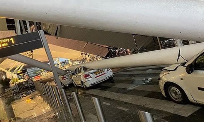 Delhi airport roof collapsed