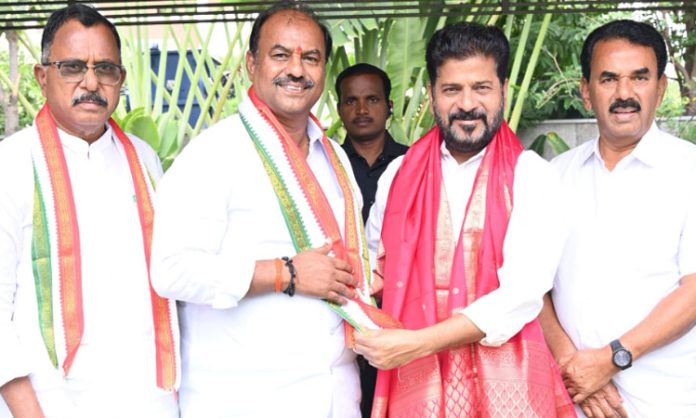 Gadwala MLA Krishnamohan Reddy joins congress