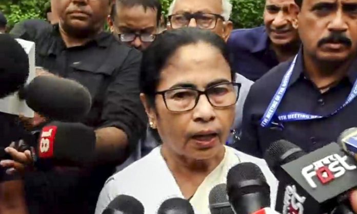 Mamata walks out from NITI Aayog meeting