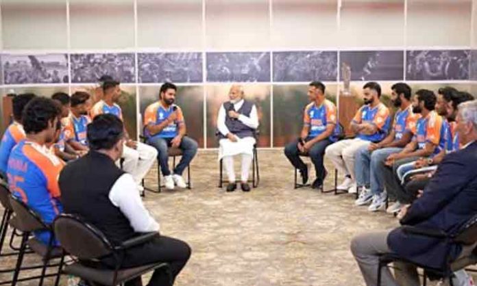Modi with team India