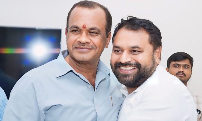 Addanki dayakar meets Komati reddy venkat reddy