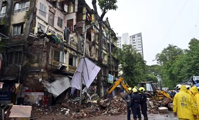 building collapsed due to heavy rains in Mumbai