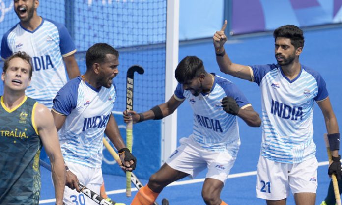 India enter into hockey quarter finals