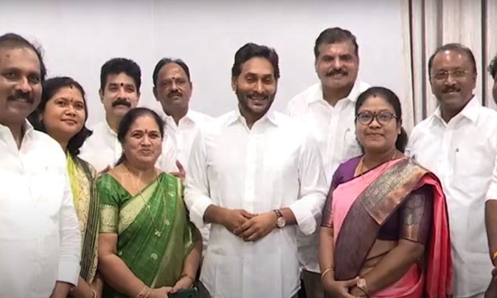 Botsa met Jagan Mohan Reddy