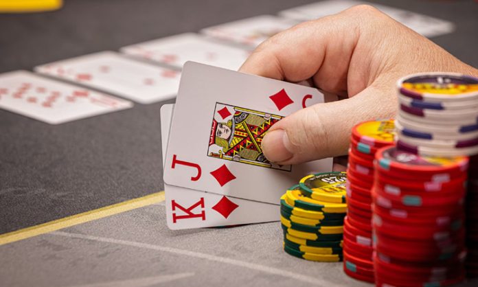 21 real estate traders arrested for playing poker