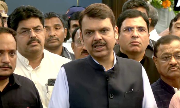 Fadnavis meets RSS leaders in Nagpur