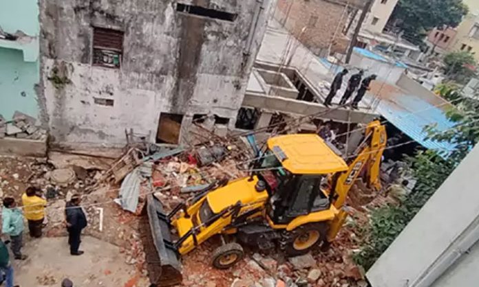 Hydra demolitions in Ramnagar