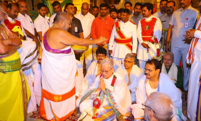 Governor Jishnudev Sharma visited Sri lakshminarasimha swamy