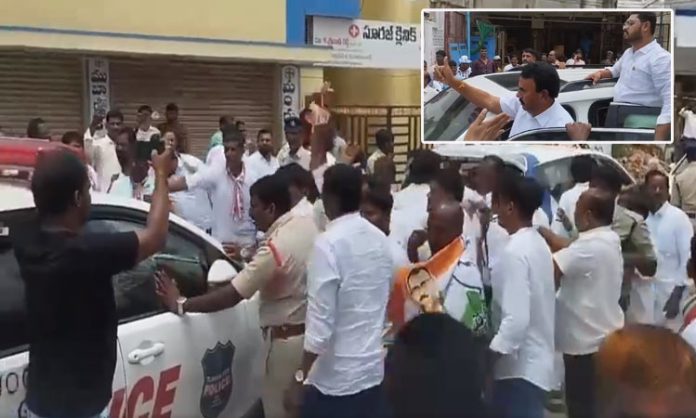 Congress workers attack on Jupally krishna raos car