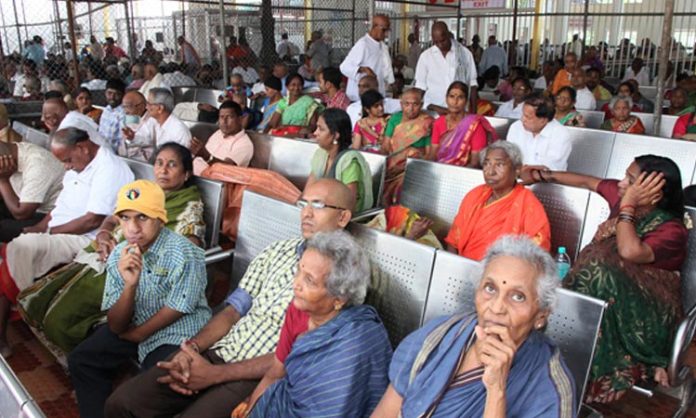 Don't believe those news on elderly people's darshan