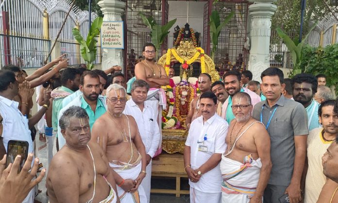 Sri Malayappa Swamy reached to Sri Vikhanasacharya