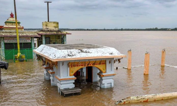 Godavari water level increasing