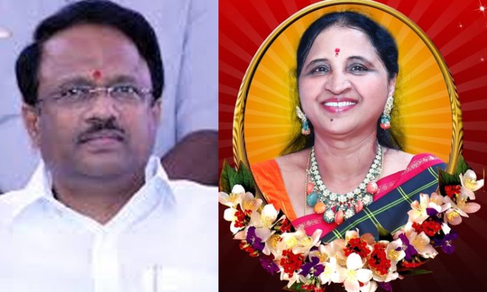 former minister Lakshmareddy wife passed away