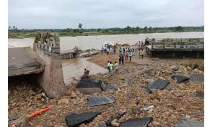 Central team touring Khammam and Mahbubabad districts