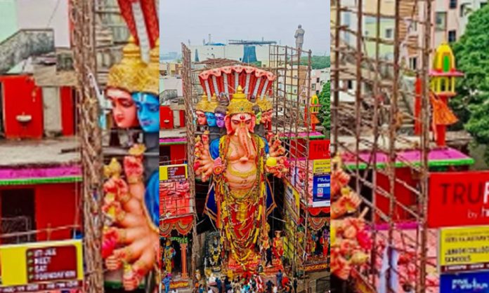 Khairatabad Ganapati Hundi amount is Rs.70 lakhs