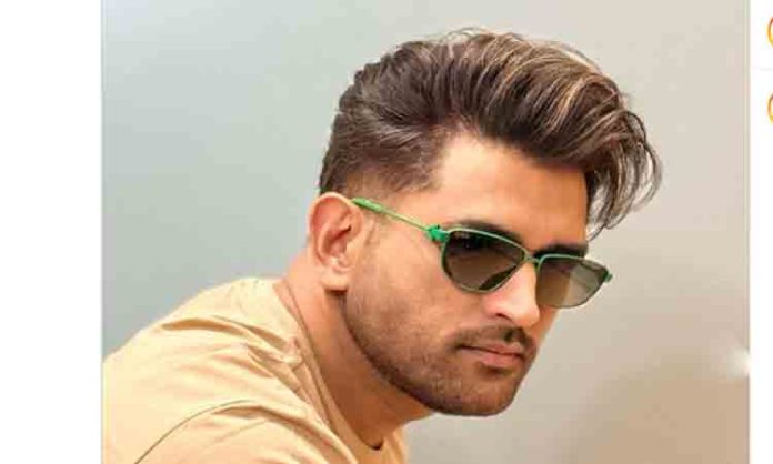 MS Dhoni new hair style