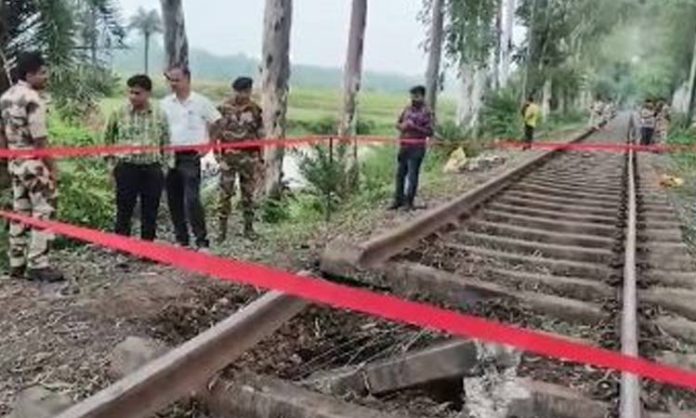 Miscreants blew up a railway track in Jharkhand