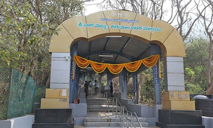 Today Sri Vari Mettu walkway closed