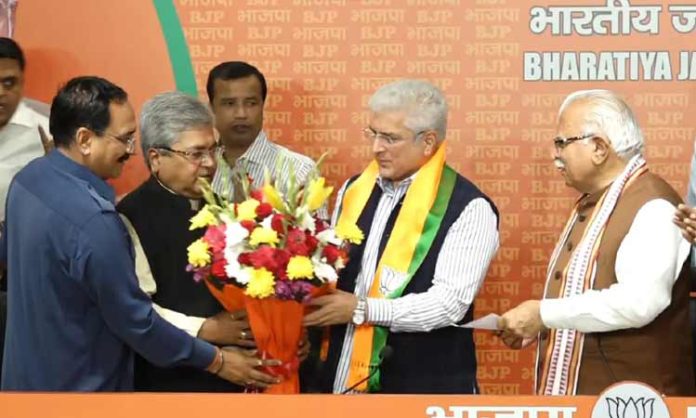 Former Delhi minister Kailash Gahlot joins BJP