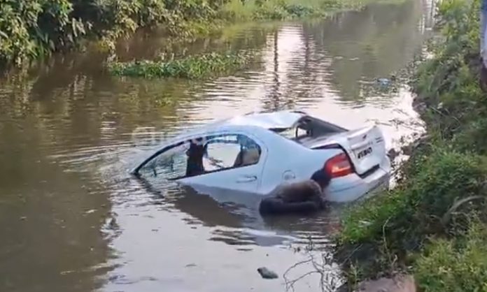 Car in canal in Krishna District Gudivada