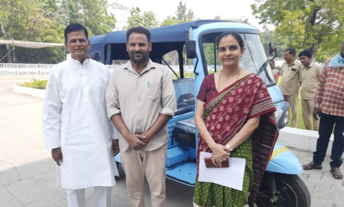 Electric auto from Prajavani