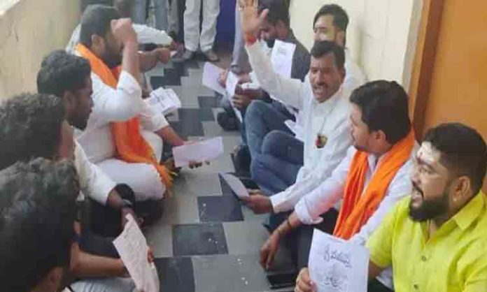 BJP leaders protest