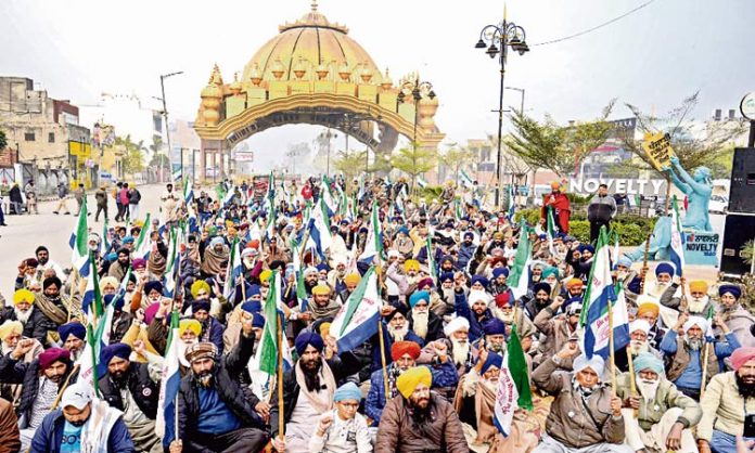 farmers strike for support price in Punjab