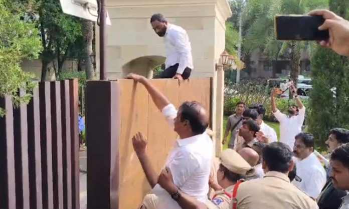 Tension at MLA Kaushik Reddy