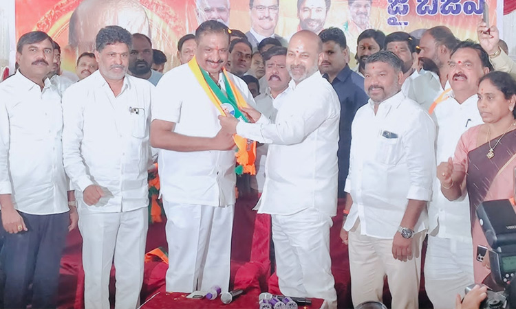 అవినీతికి కేరాఫ్ అడ్రస్ గంగుల కమలాకర్: మేయర్ సునీల్ రావు