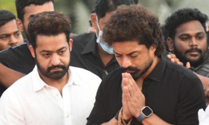 Tribute to Jr. NTR and Kalyan Ram at NTR Ghat