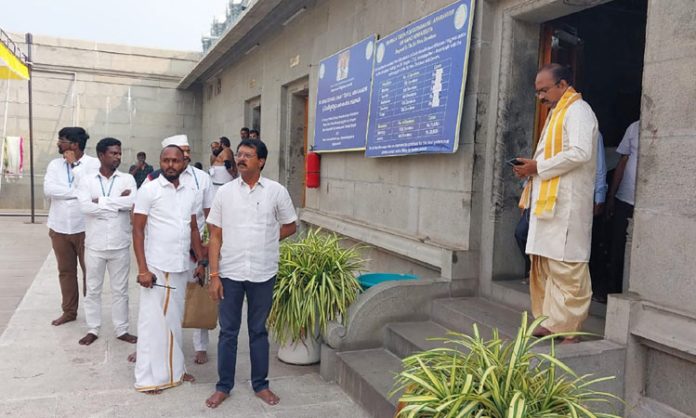 TTD EO J Shyamala Rao visited Srivenkateswara Swamy Temple in Amaravati