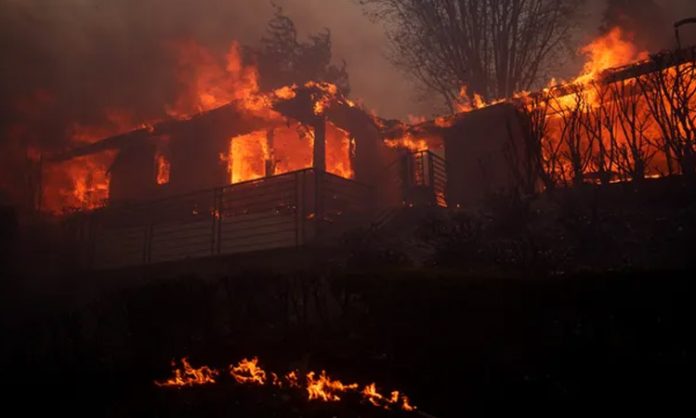 Los Angeles residents flee fire