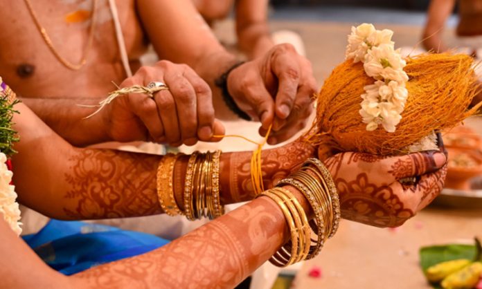 Bride and groom introduction by Madhvasamakhya