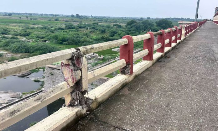 Musi Canal embankment in Suryapet