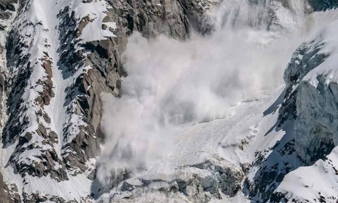 Avalanche in Uttarakhand 57 people trapped