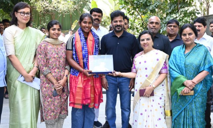 Gongadi Trisha met CM Revanth Reddy