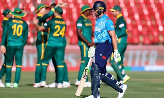 England gives very less target to south africa