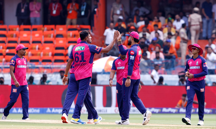 Sunrisers Hyderabad Lost Two Wickets