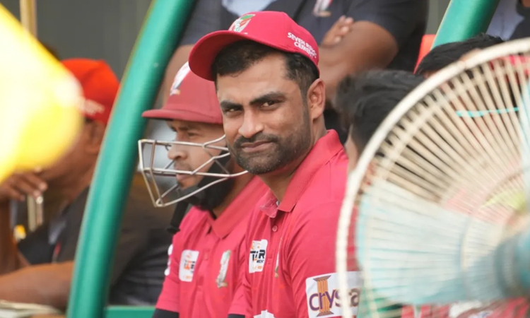 Tamim Iqbal Suffers Heart Attack In a Match